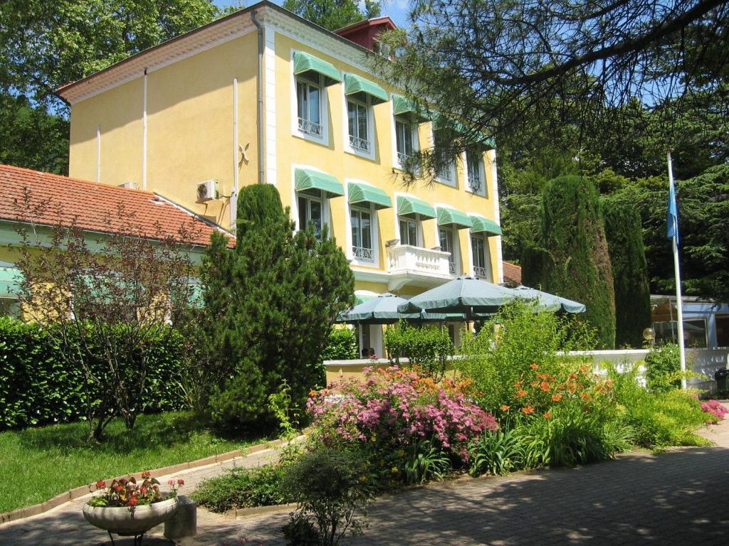 Le Cedre De Soyons Hotel Exterior foto